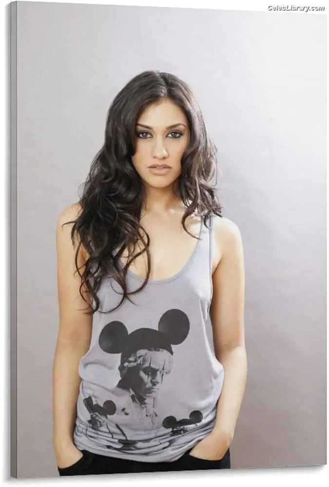 Janina Gavankar photo 9 of 228