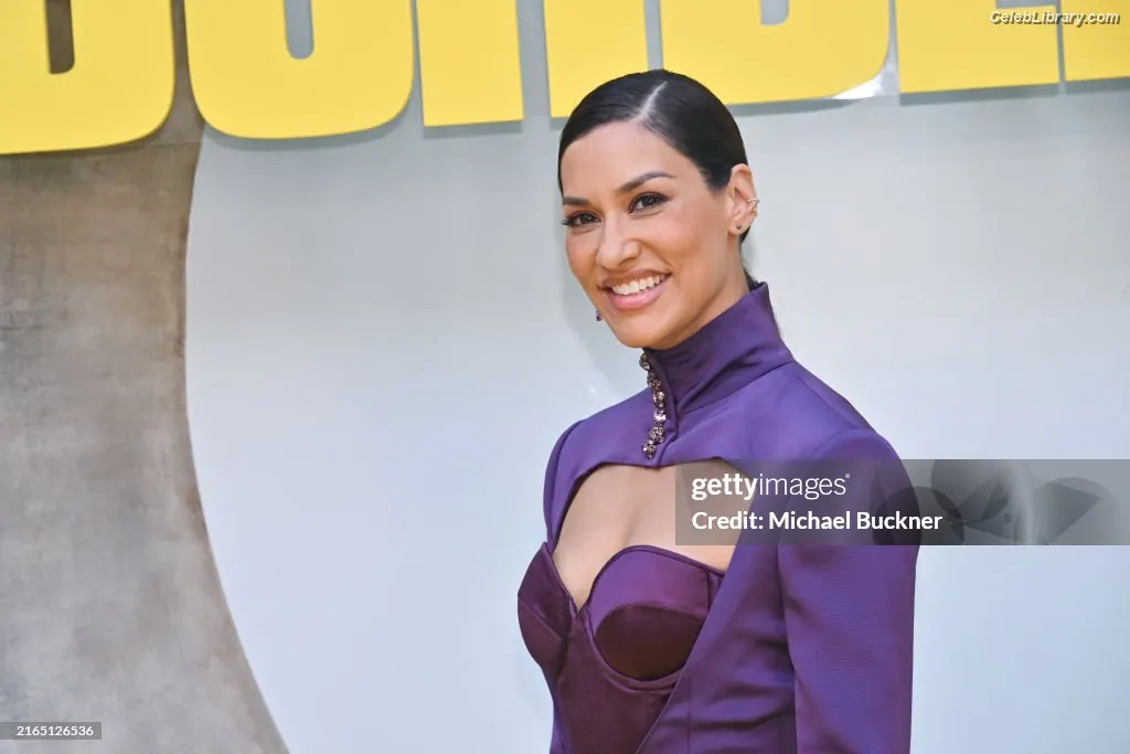 Janina Gavankar photo 19 of 228