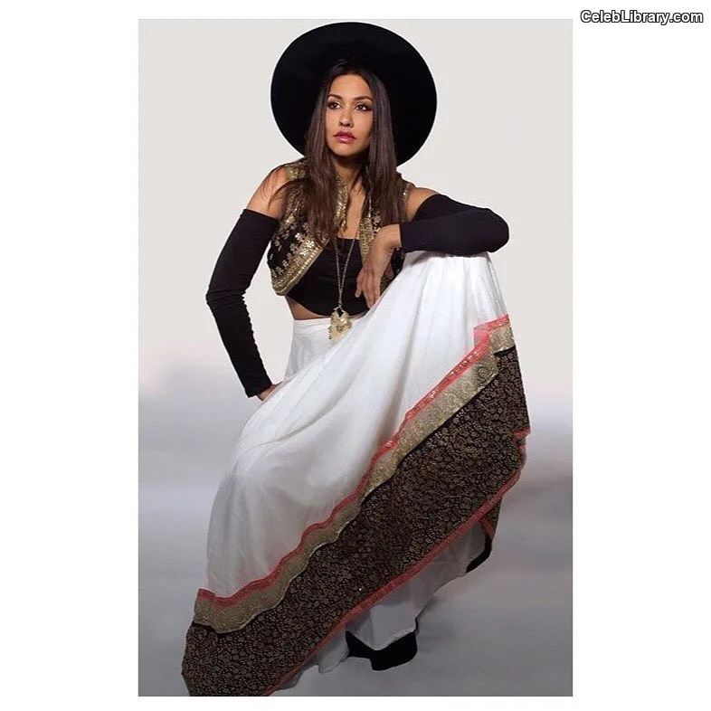 Janina Gavankar photo 3 of 229