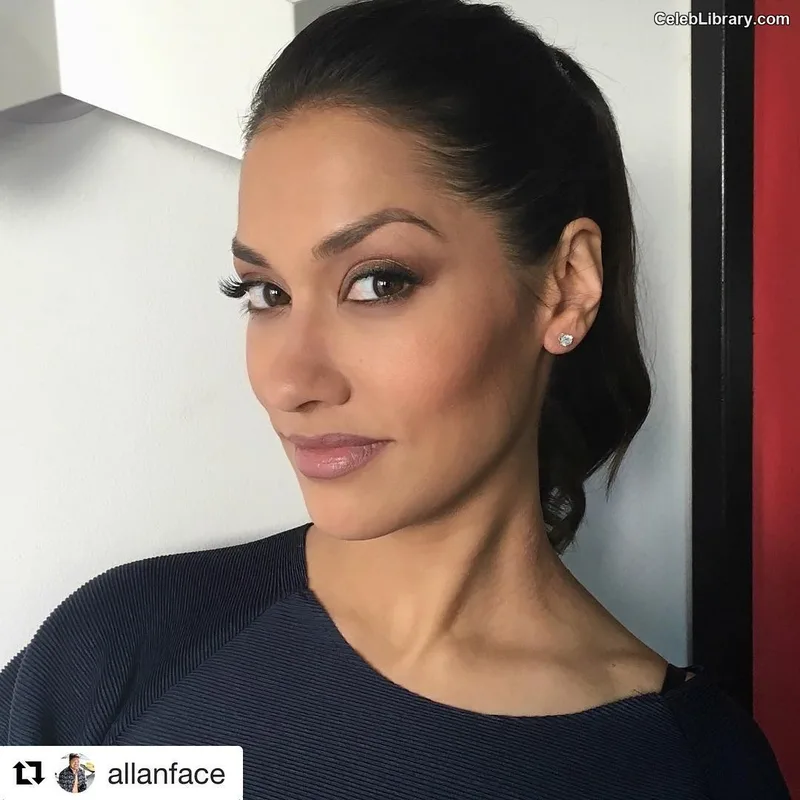 Janina Gavankar photo 10 of 229