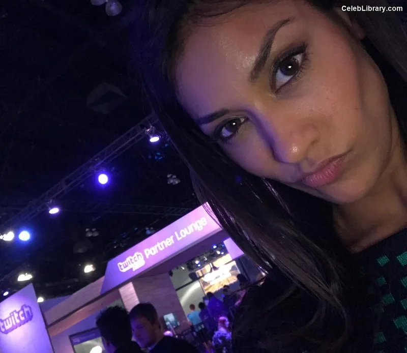 Janina Gavankar photo 22 of 229