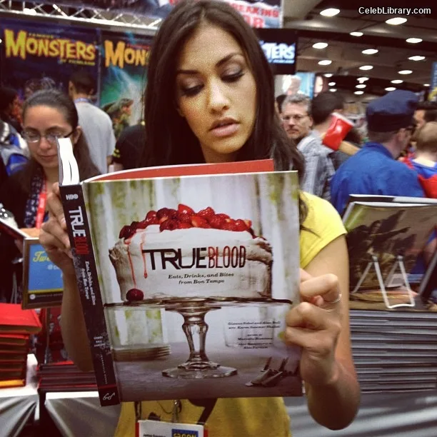 Janina Gavankar photo 4 of 229