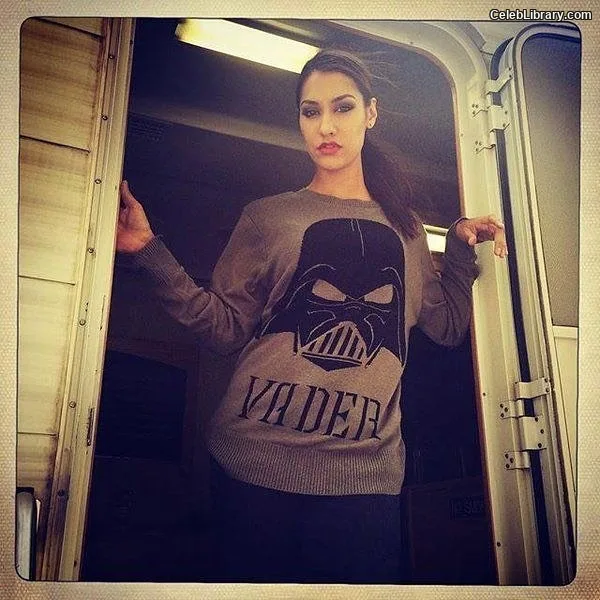 Janina Gavankar photo 10 of 229