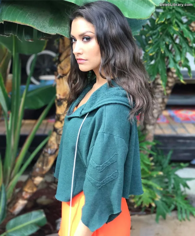 Janina Gavankar photo 14 of 229
