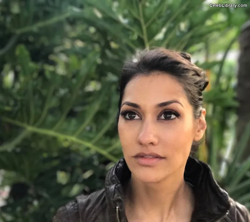 Janina Gavankar photo 17 of 229