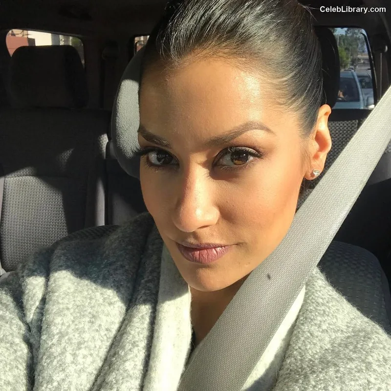 Janina Gavankar photo 22 of 229