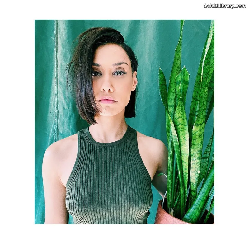 Janina Gavankar photo 23 of 229