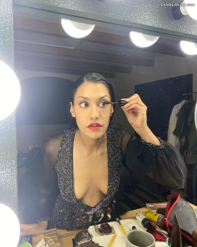 Janina Gavankar photo 2 of 229