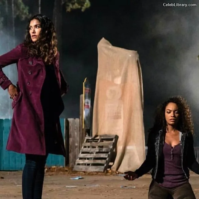 Janina Gavankar photo 9 of 229