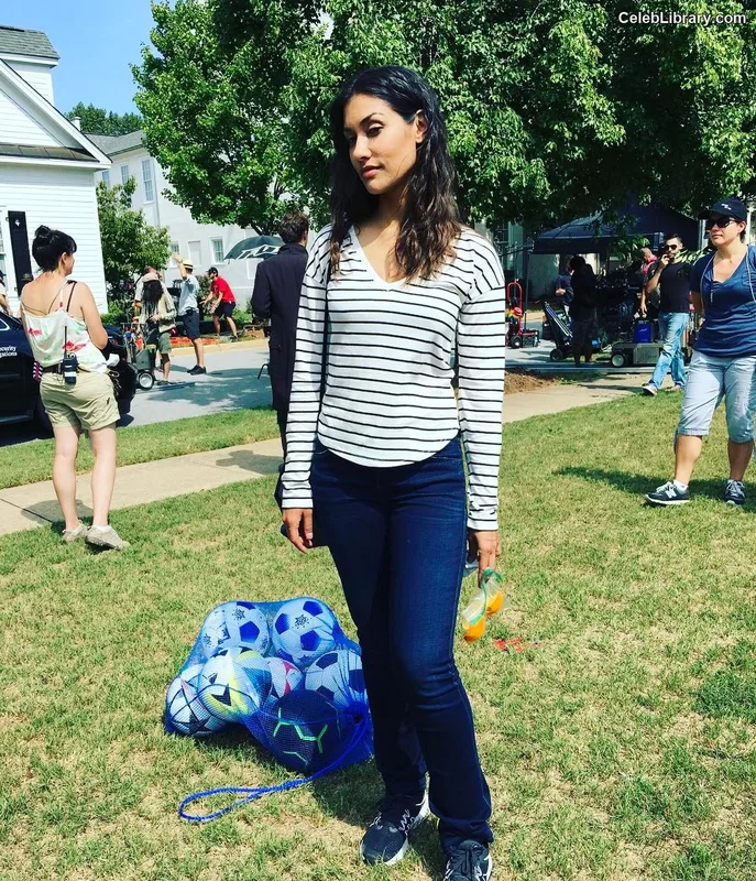 Janina Gavankar photo 20 of 229