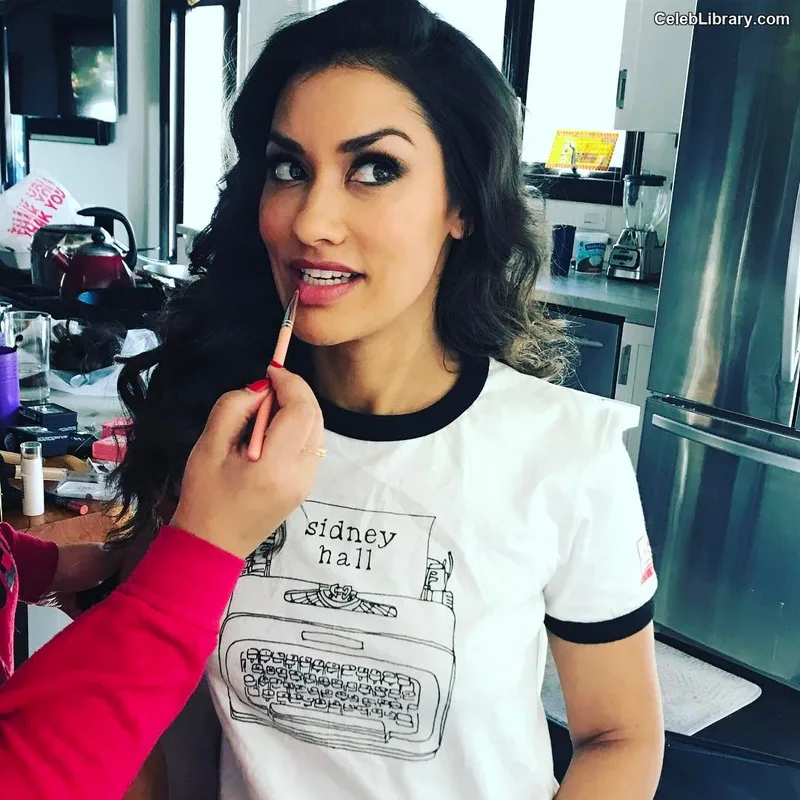 Janina Gavankar photo 23 of 229
