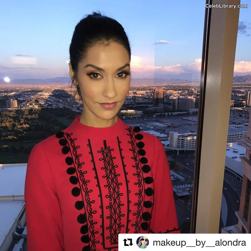 Janina Gavankar photo 13 of 229