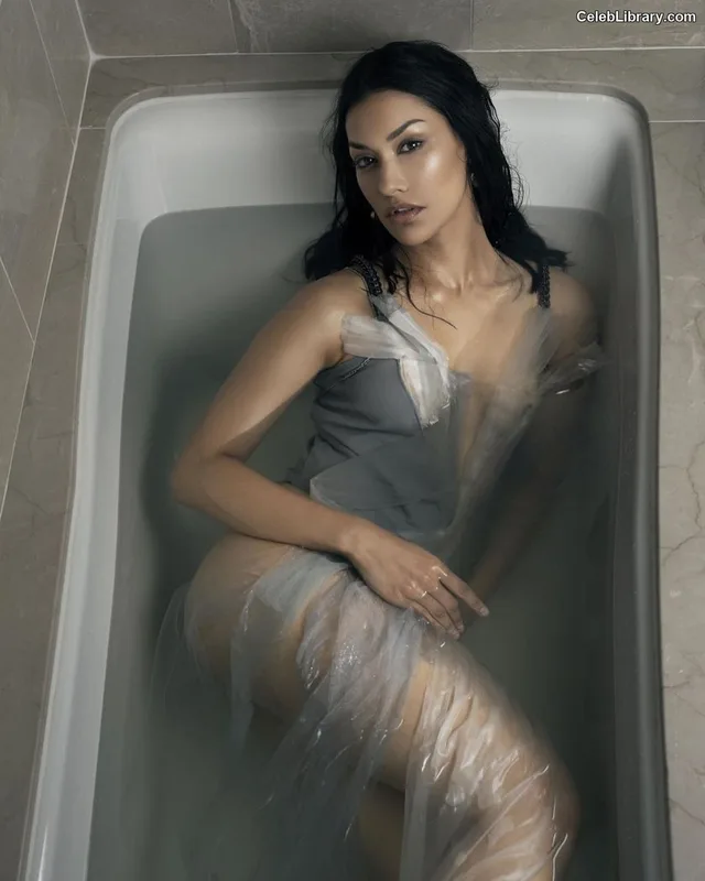 Janina Gavankar photo 15 of 229