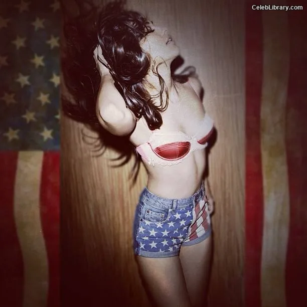 Janina Gavankar photo 16 of 229