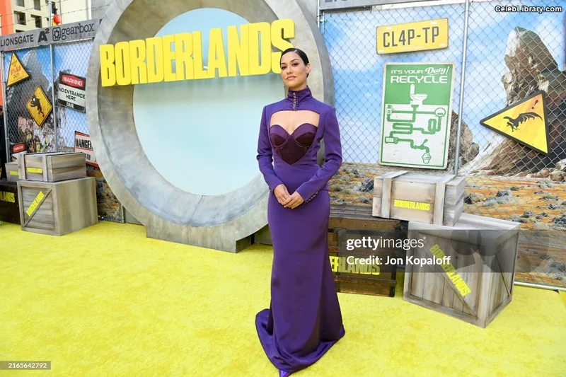 Janina Gavankar photo 3 of 229