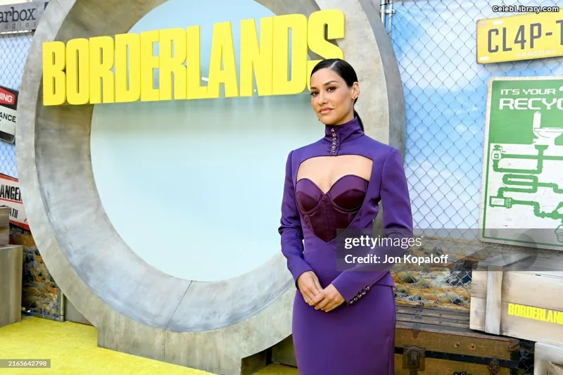 Janina Gavankar photo 4 of 229