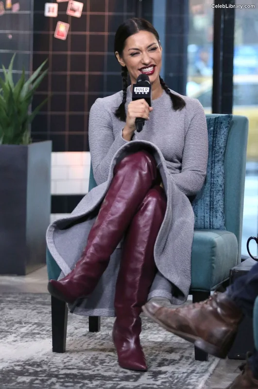 Janina Gavankar photo 17 of 229