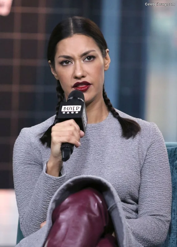 Janina Gavankar photo 22 of 229
