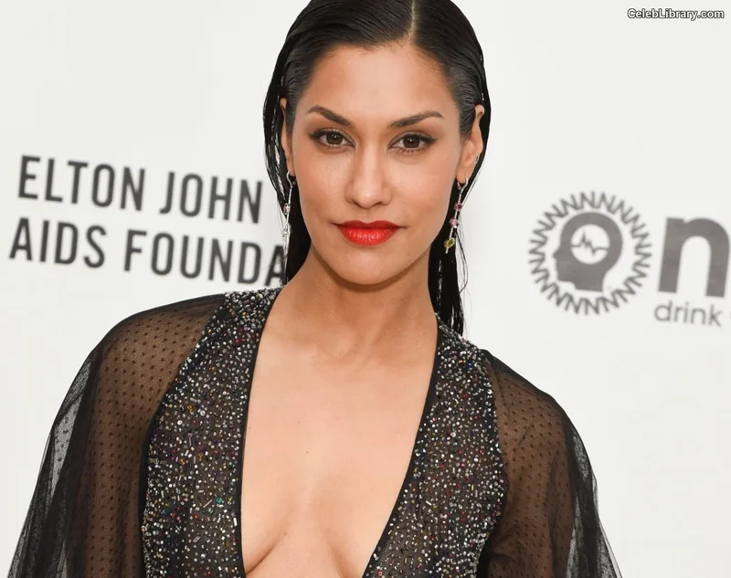 Janina Gavankar photo 2 of 229