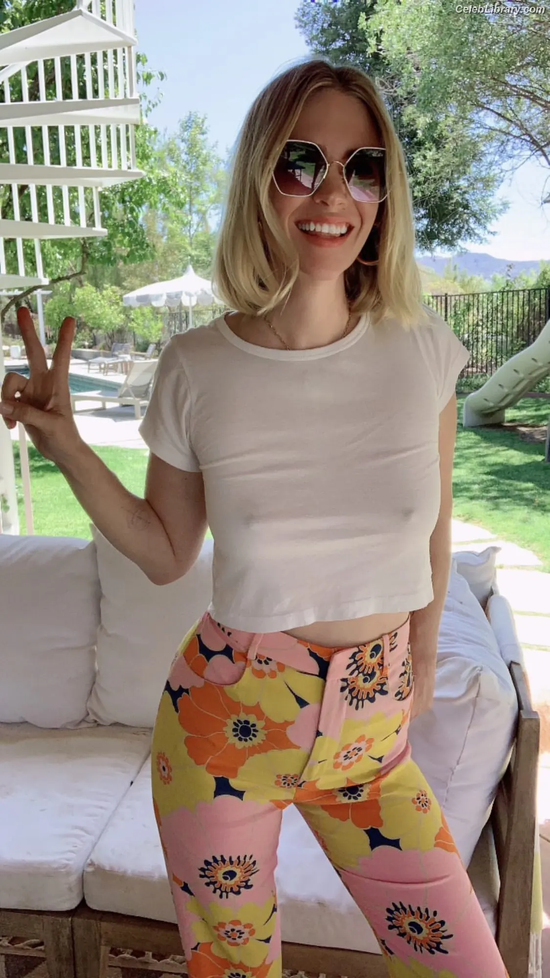 January Jones photo 11 of 301