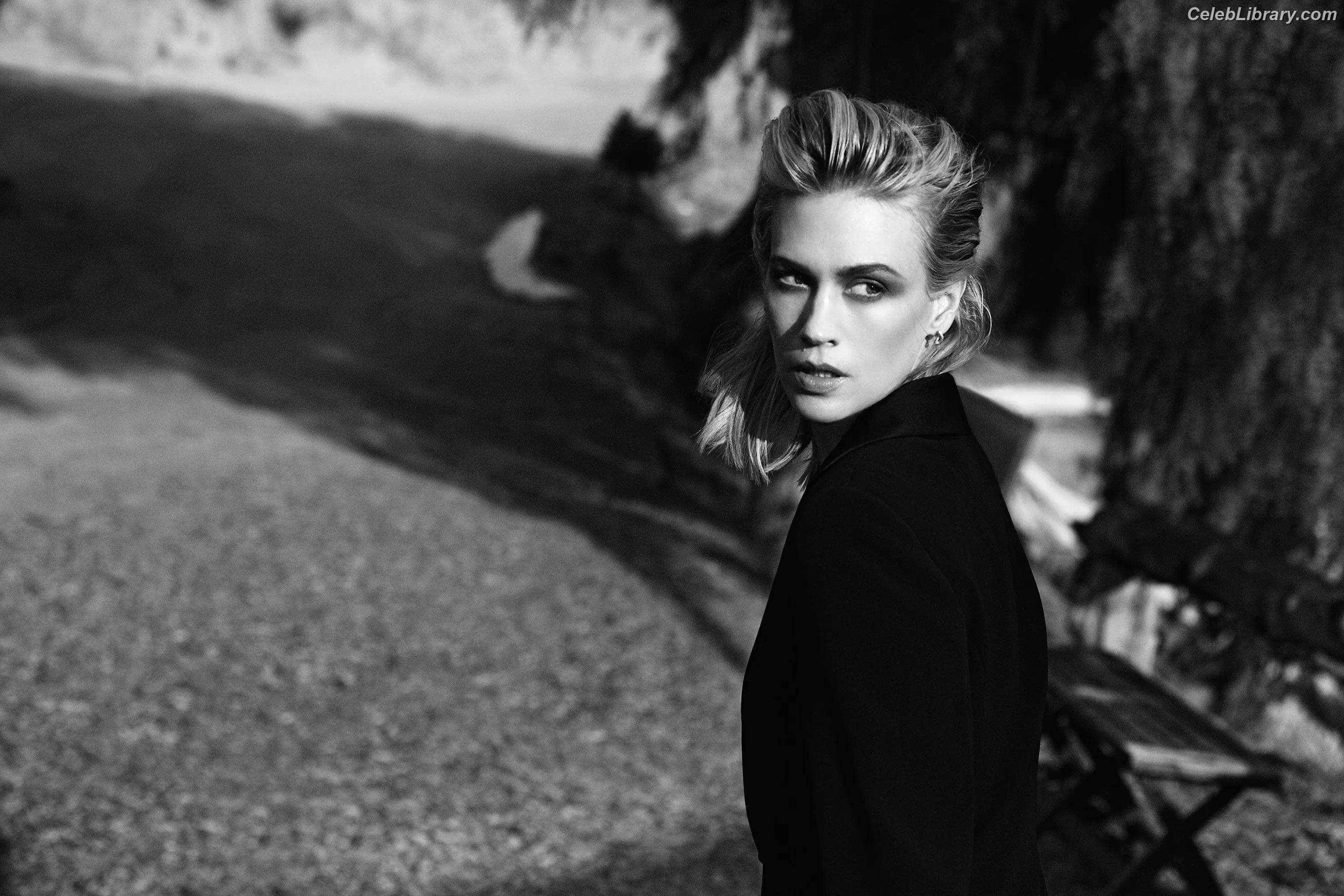 January Jones photo 15 of 301