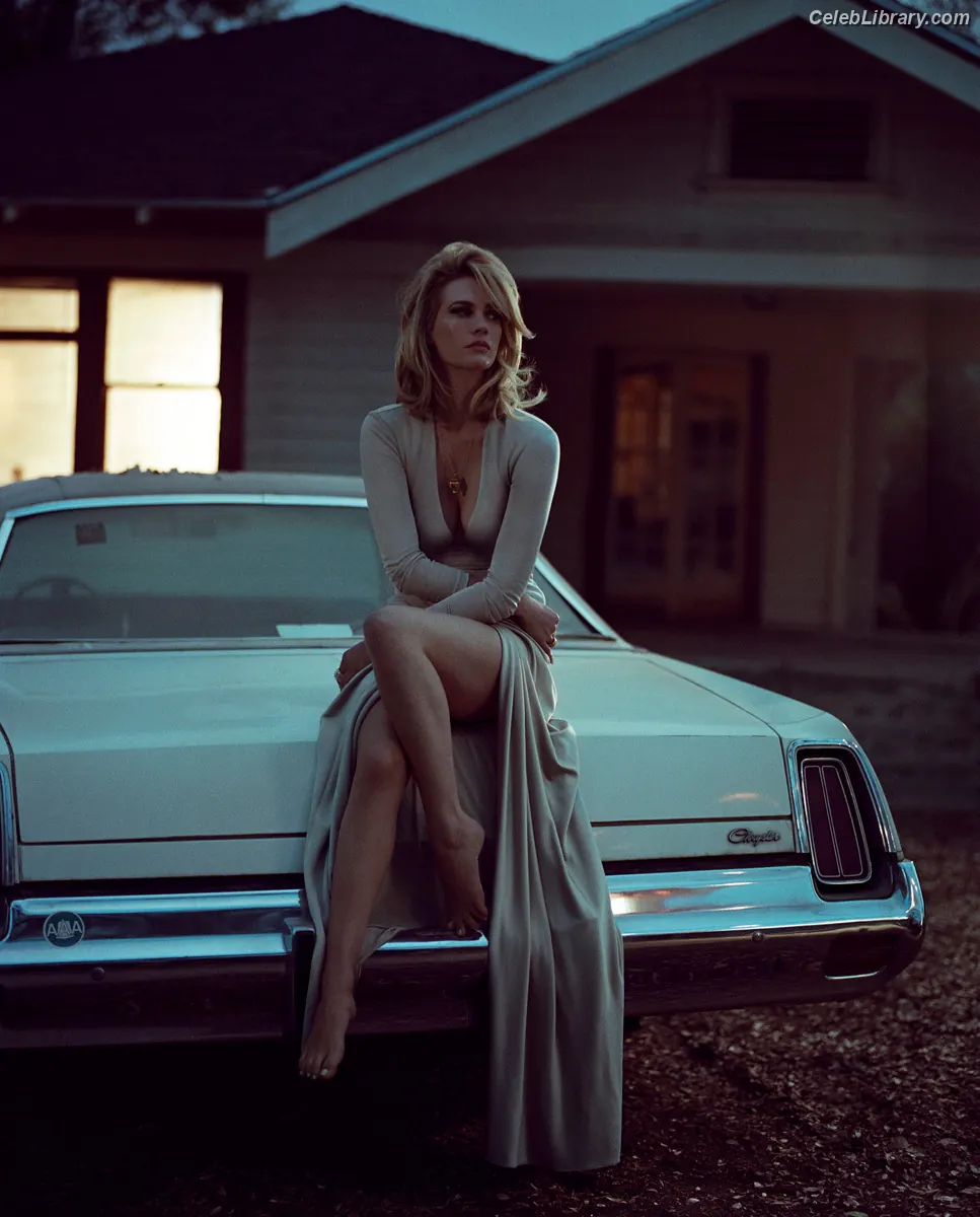 January Jones photo 5 of 301