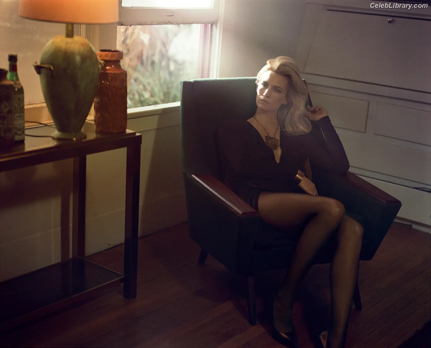 January Jones photo 10 of 301