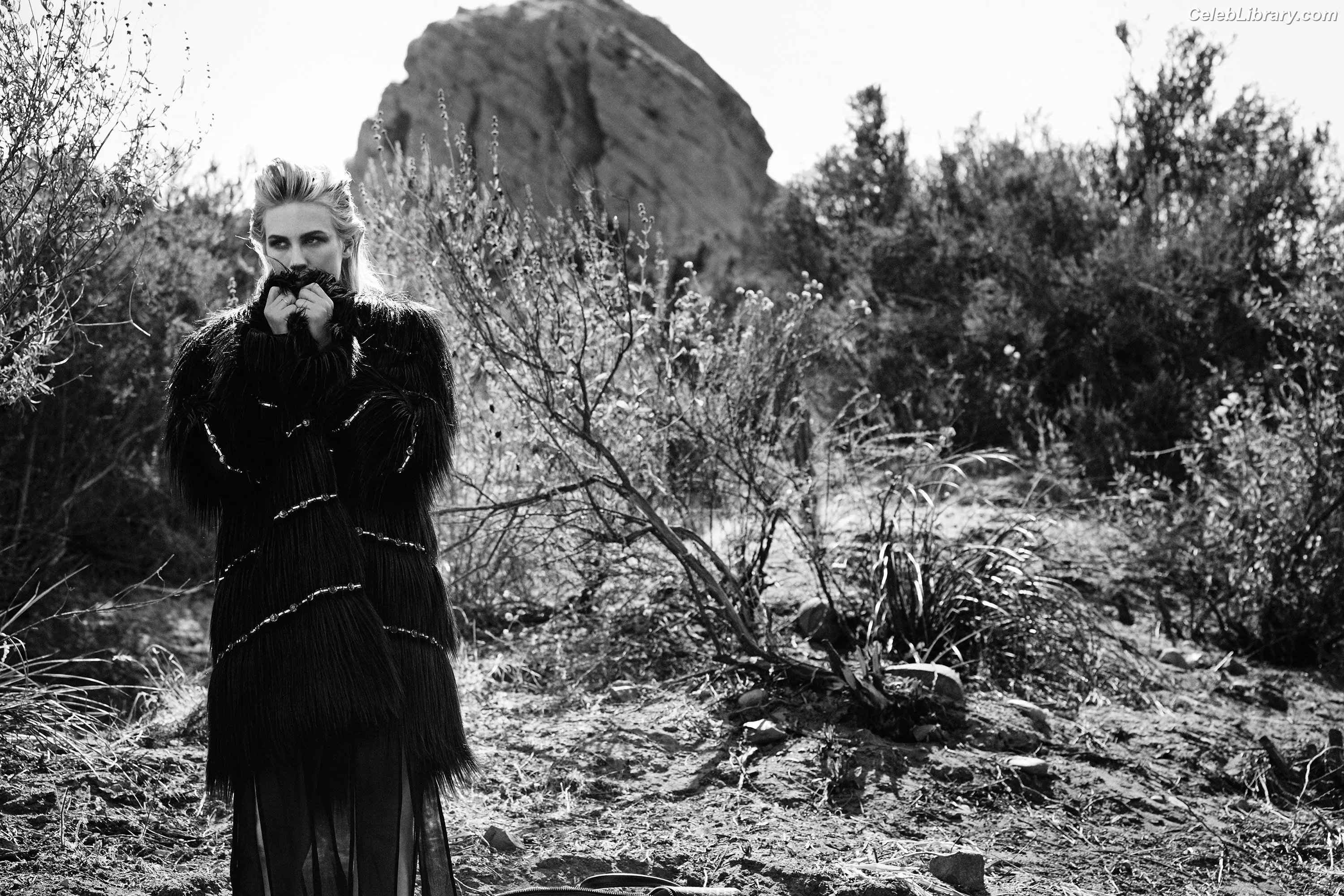 January Jones photo 18 of 301