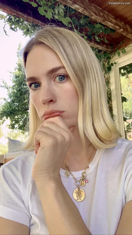 January Jones photo 8 of 302