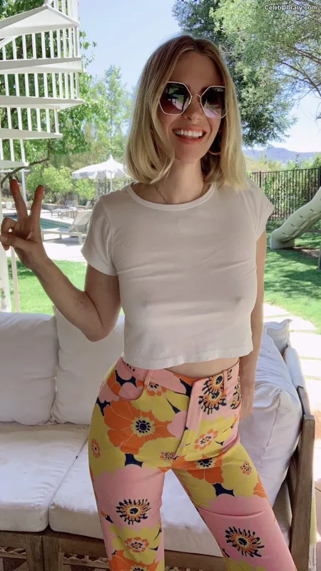 January Jones photo 11 of 302