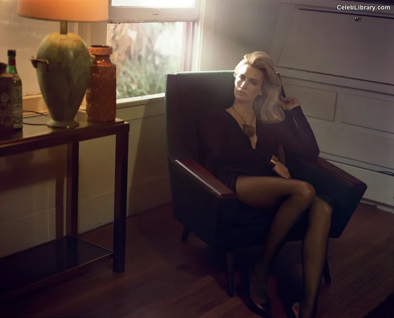January Jones photo 10 of 302