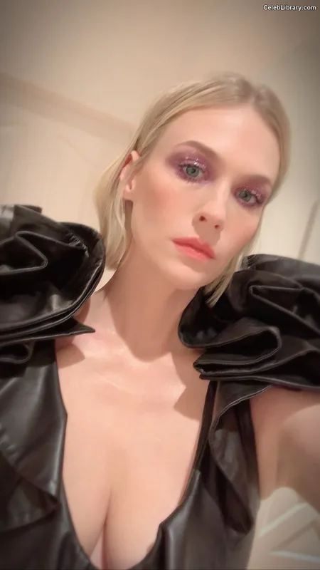 January Jones photo 3 of 302