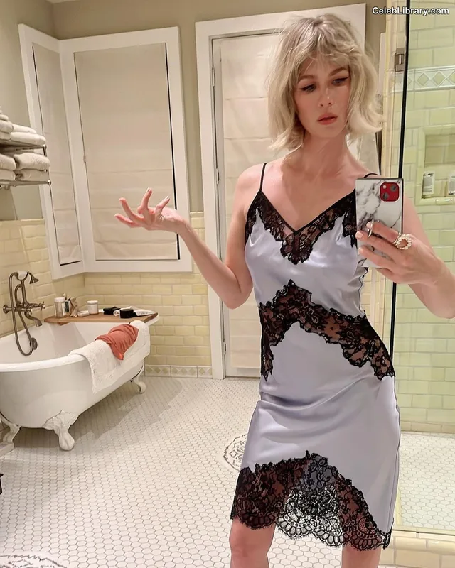 January Jones photo 9 of 302