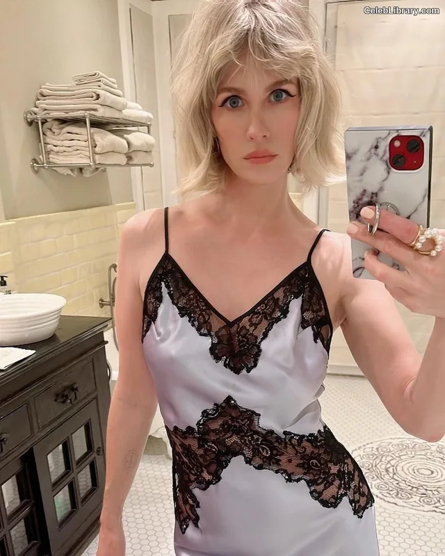 January Jones photo 10 of 302