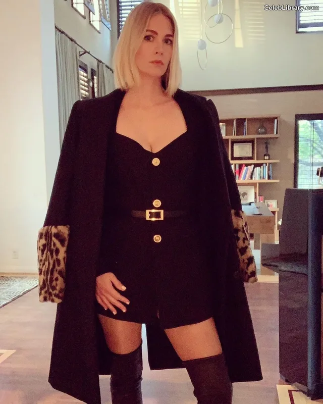 January Jones photo 5 of 302