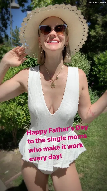 January Jones photo 1 of 302