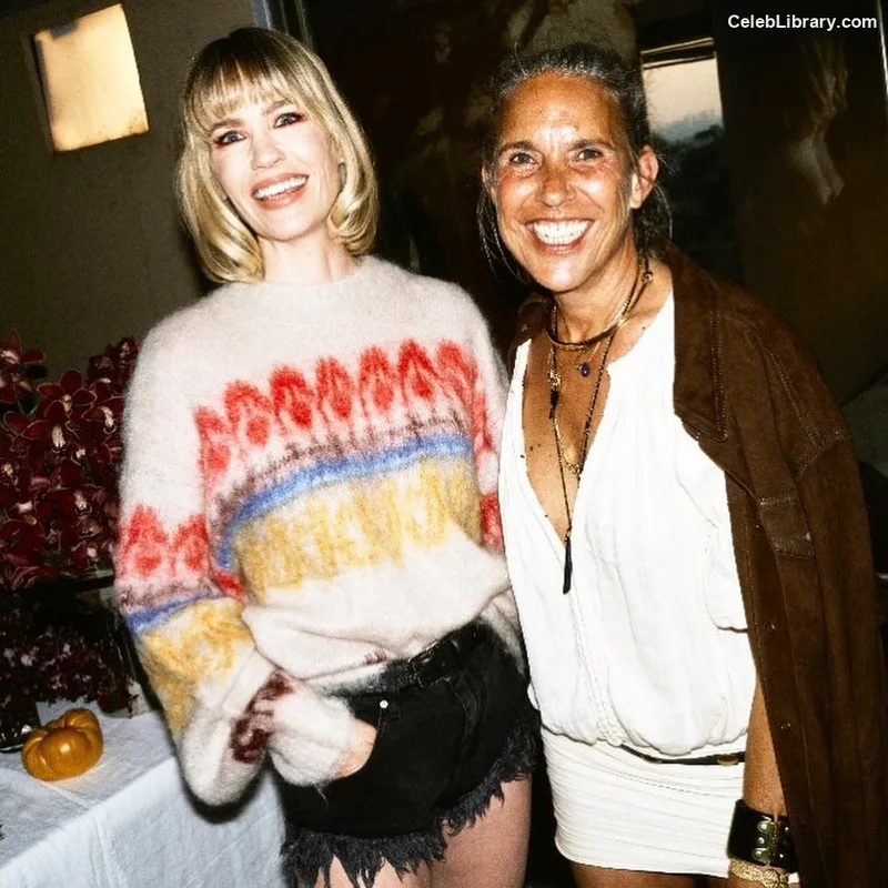 January Jones photo 3 of 302