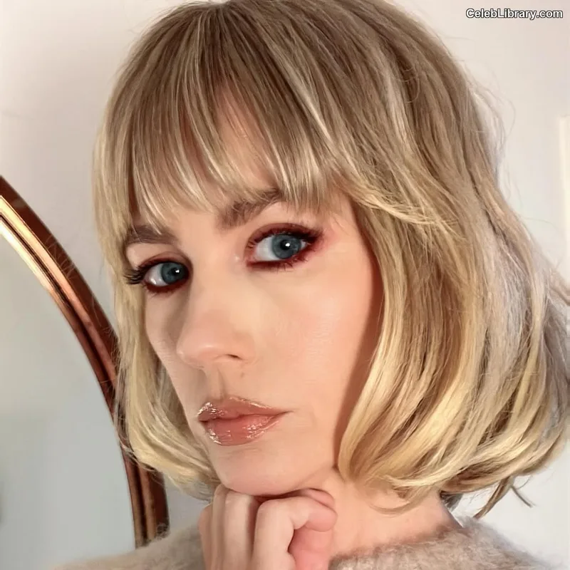 January Jones photo 7 of 302