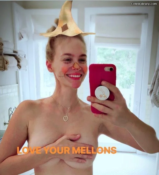 January Jones photo 3 of 302