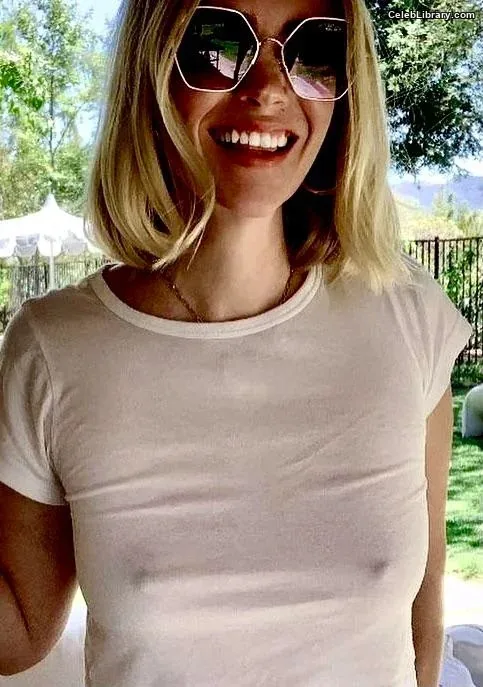 January Jones photo 24 of 302