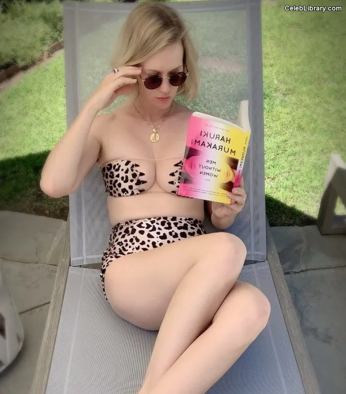 January Jones photo 18 of 302