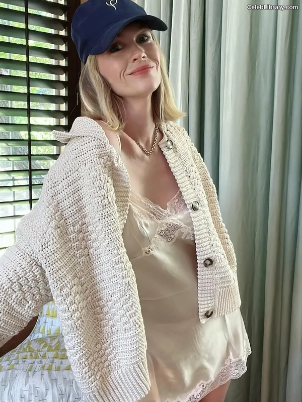 January Jones photo 6 of 302