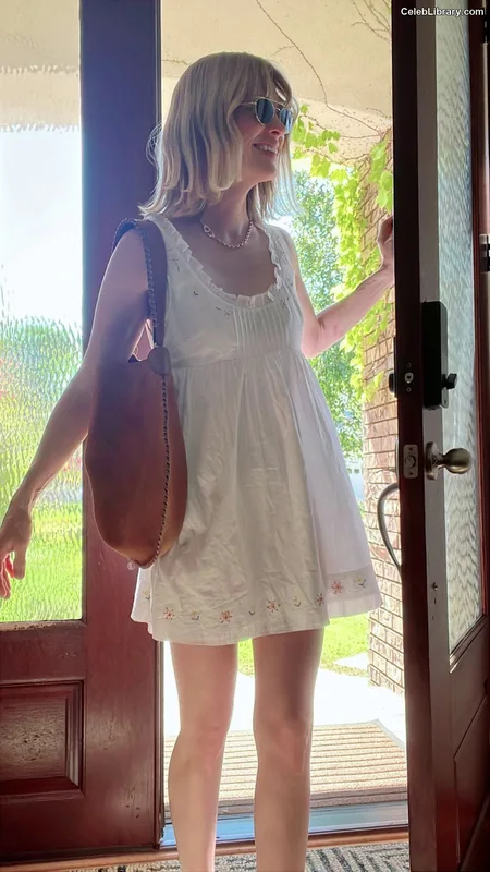 January Jones photo 21 of 302