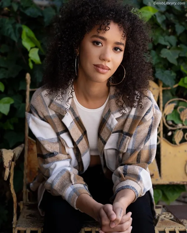 Jasmin Savoy Brown photo 7 of 25