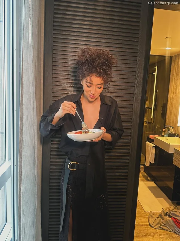 Jasmin Savoy Brown photo 13 of 25