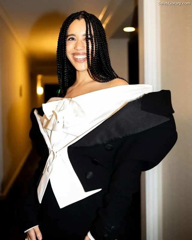 Jasmin Savoy Brown photo 20 of 25