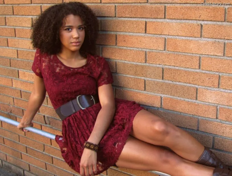 Jasmin Savoy Brown photo 24 of 25