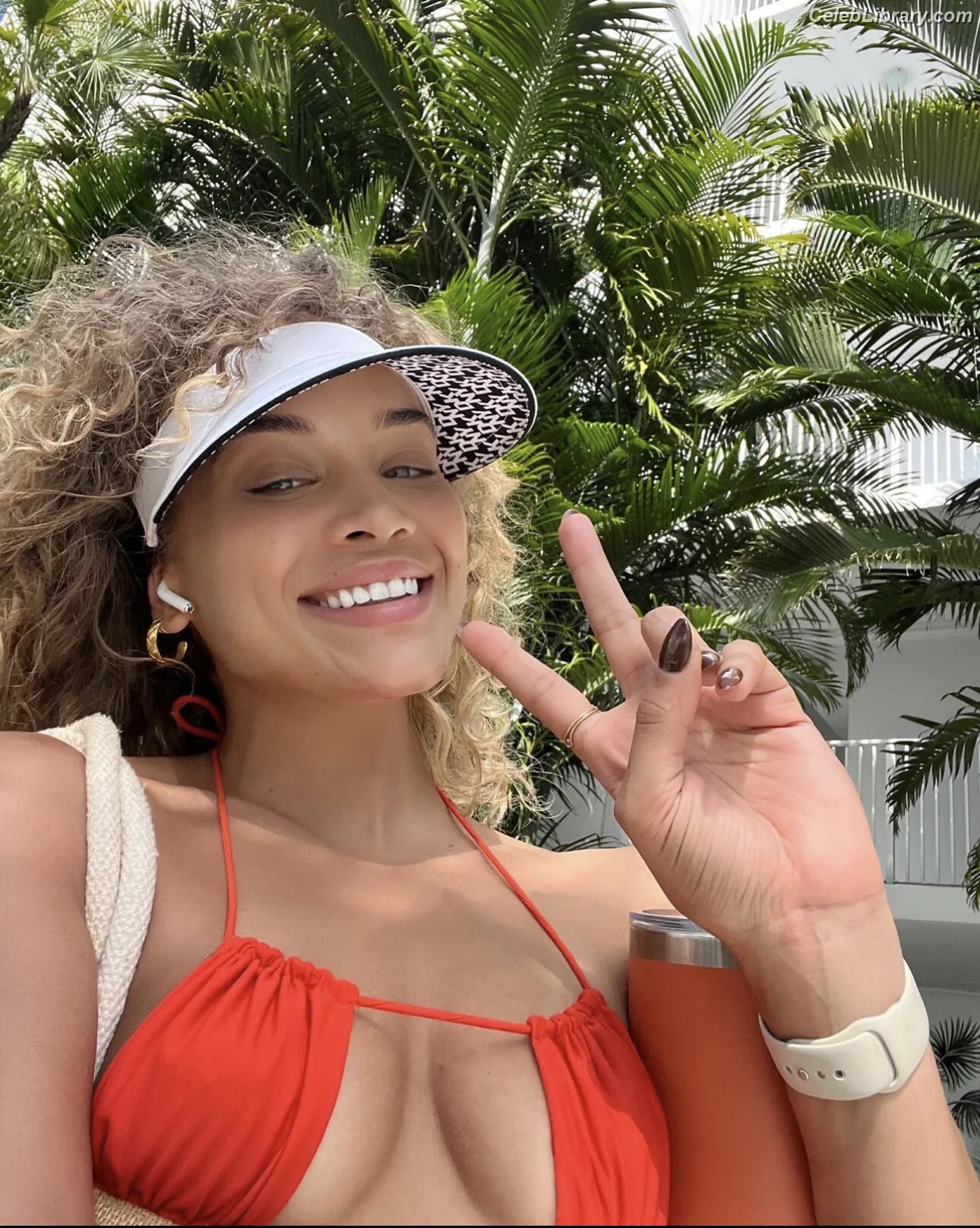 Jasmine Sanders photo 10 of 393
