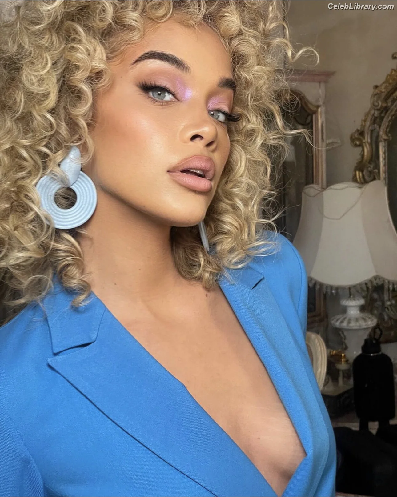 Jasmine Sanders photo 21 of 393