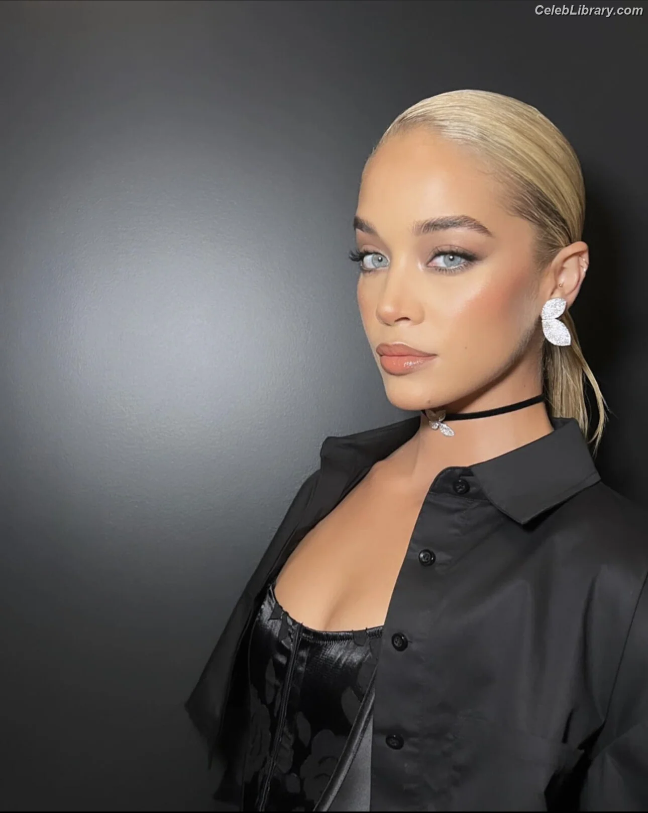 Jasmine Sanders photo 1 of 393